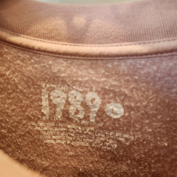 1989 (Taylor's Version) Pink Crewneck - Picture 3 of 3